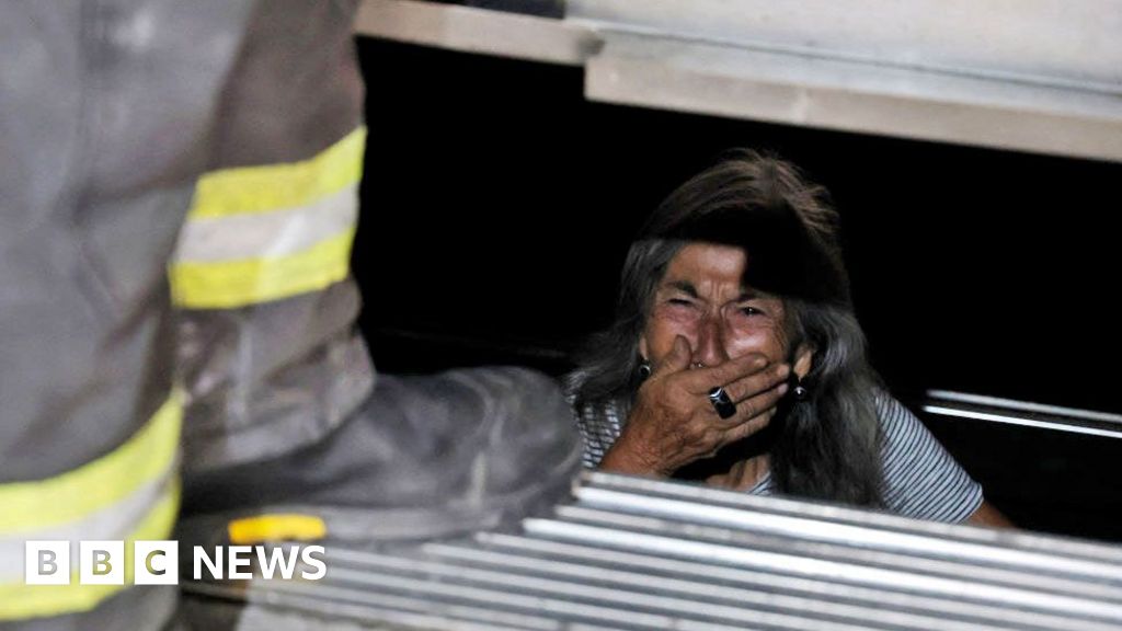 Chile power cut: ‘We were trapped like sardines in the dark’