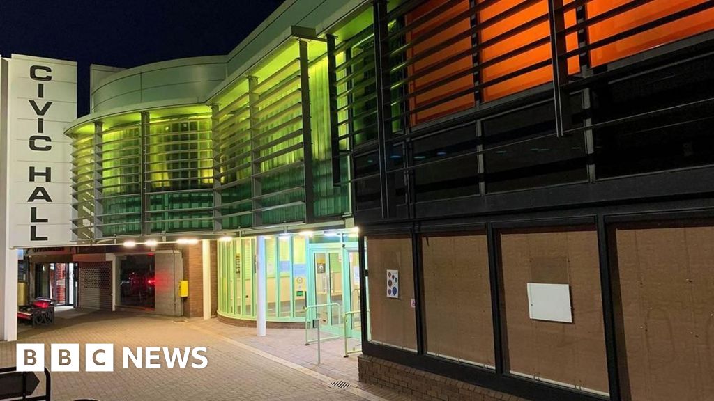 Bedworth Civic Hall deadline moved to secure reopening of venue