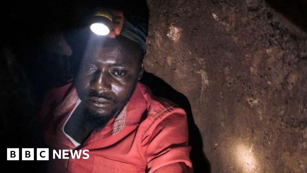 Apple accused of using conflict minerals