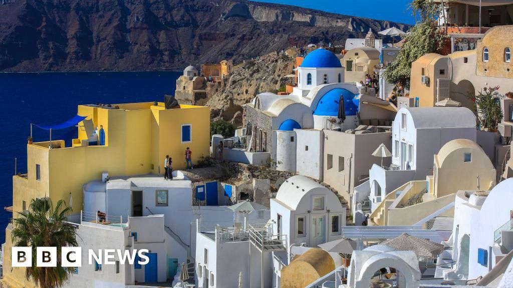 Santorini untuk menutup sekolah ketika gempa guncang pulau Yunani