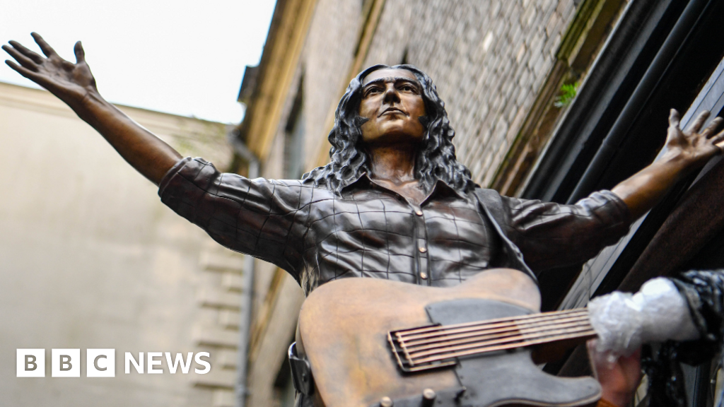 Belfast: Rory Gallagher statue unveiled outside Ulster Hall