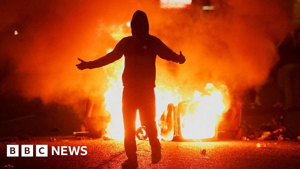 Fire at leisure centre as Northern Ireland violence erupts for third night