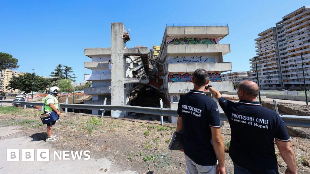 Naples walkway collapse kills two on infamous Italian estate