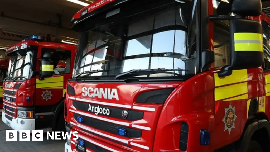 bbc.co.uk - Firefighters tackle blaze at Futures House in Luton