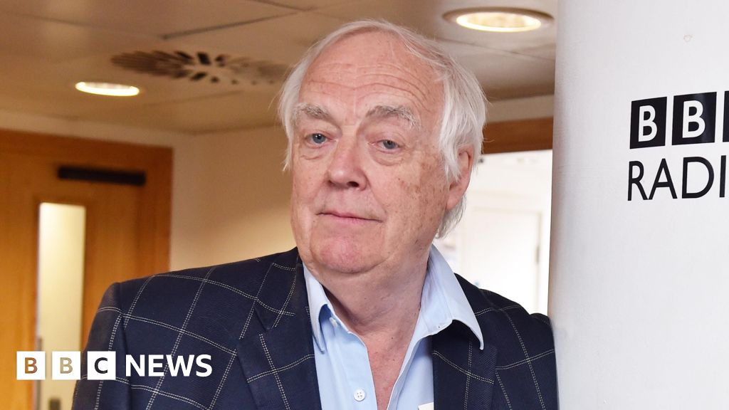 Sir Tim Rice watched Luton FC before becoming Sunderland fan - BBC News
