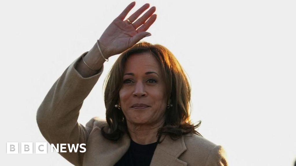 Kamala Harris puts pressure on Donald Trump over medical records