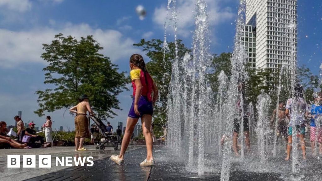 East Coast residents fight to keep cool in heat wave