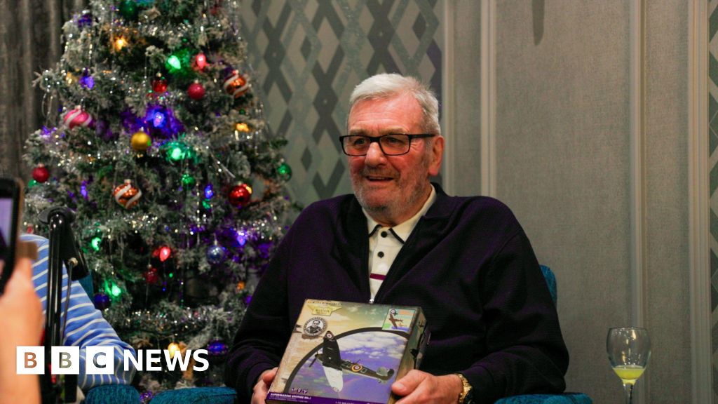Broadstairs dementia care home residents remember the past with toys