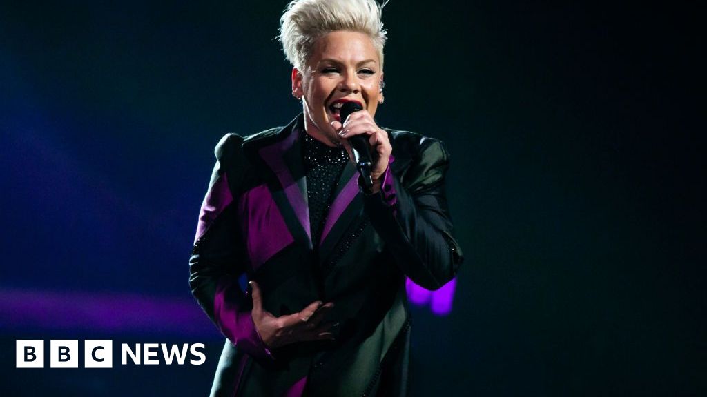 Pink in Cardiff: Travel warning as Summer Carnival tour restarts – BBC News