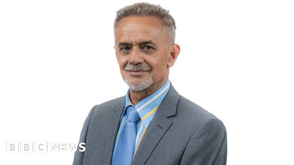 Council apologises after councillor votes in error