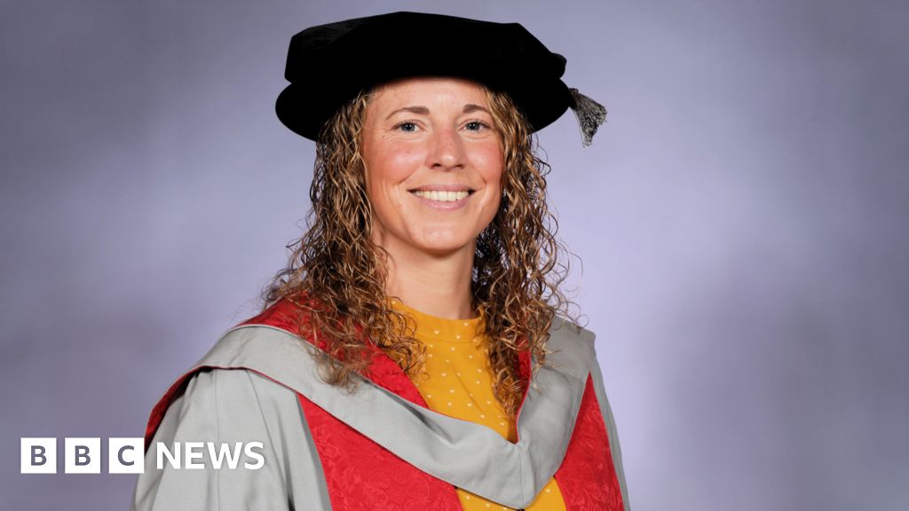 UWE Bristol gives honorary degrees to key figures in city - BBC News