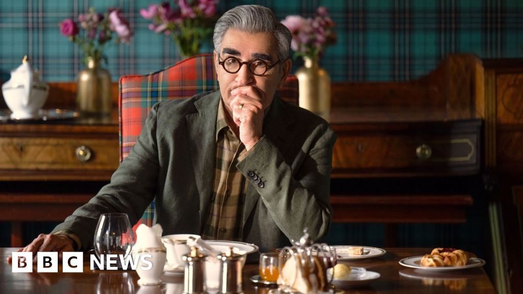 Schitt’s Creek star makes ’emotional’ trip to trace Glasgow roots – BBC News