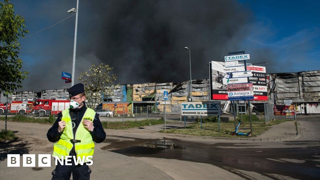 Полша казва, че Русия е назначила палежи онлайн за Warsaw Fire 