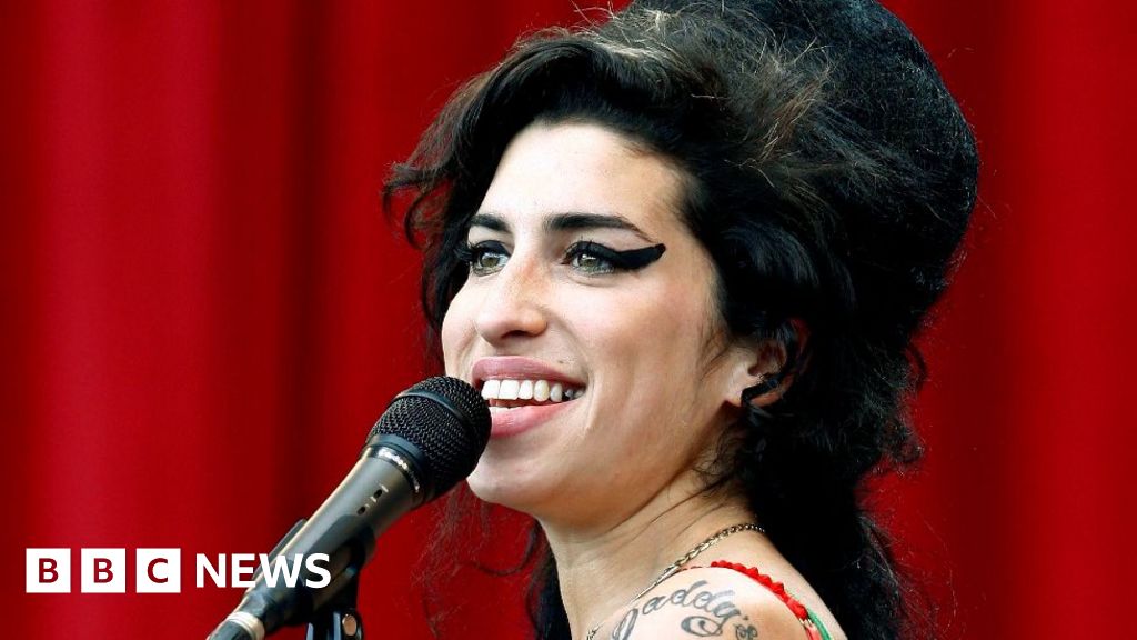 Amy Winehouse and Marianne Faithfull personal items to be auctioned at Sotheby’s