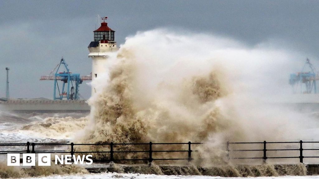 Storm Darragh: Met Office issues rare red wind warning