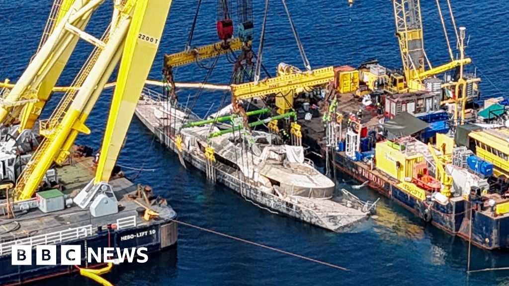 Bayesian: Sunken British superyacht raised from seabed