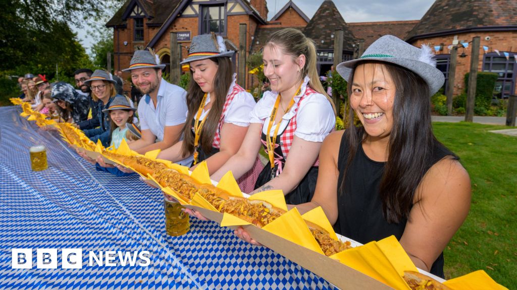 Droitwich Spa home to UK’s longest bratwurst, pub bosses claim