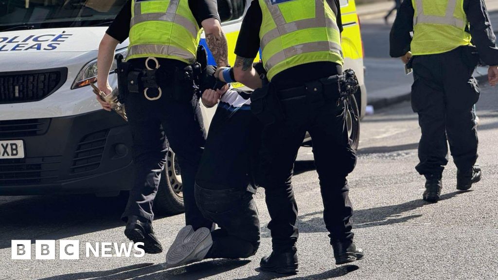 Angry scenes as thousands attend rival demonstrations in Glasgow