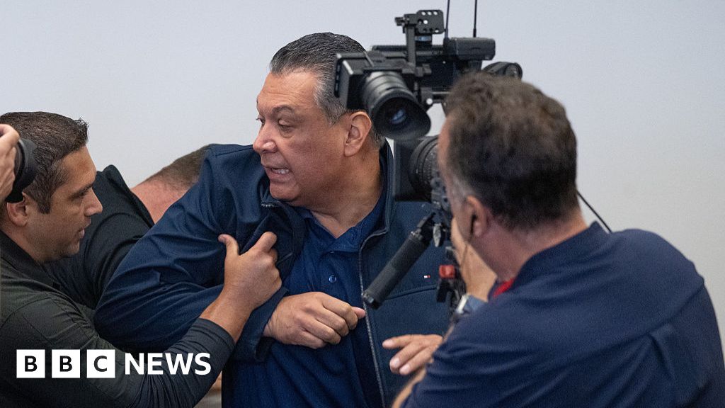 US senator dragged out of LA immigration news conference