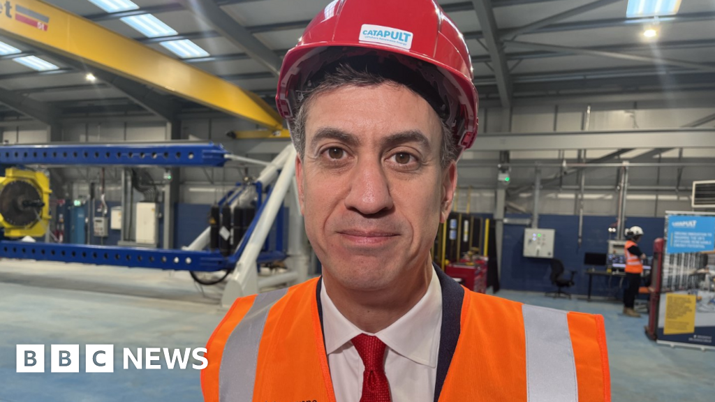 Ed Miliband denies ignoring oil and gas sector as he visits Aberdeen