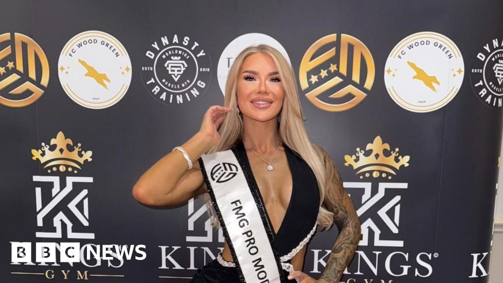サフォークビキニボディービルダーは、世界選手権に出場します
