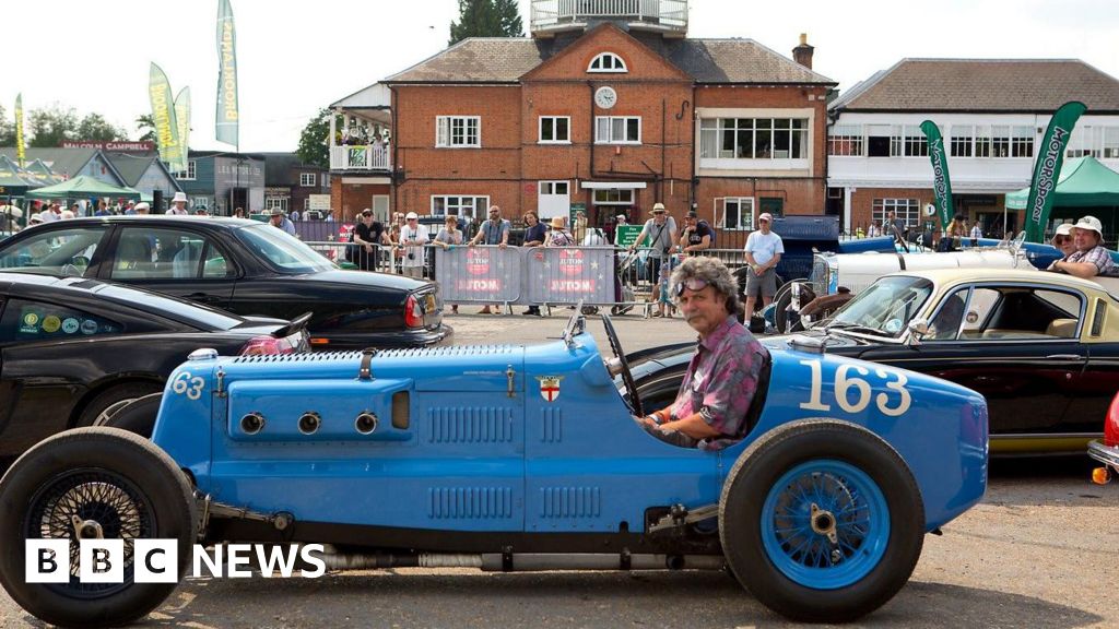 Driver Julian Grimwade dies in race crash at Donington Park track