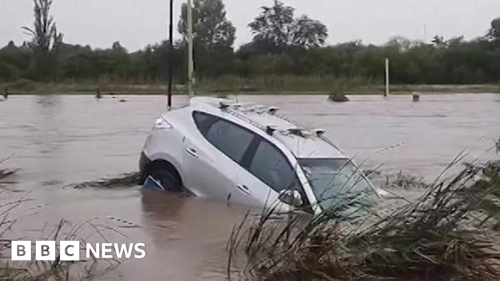 Kota Bahía Blanca Argentina dilanda banjir mematikan setelah badai