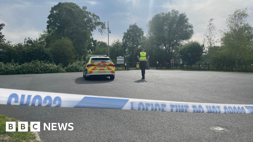 Teen dies after lake rescue in Nottinghamshire