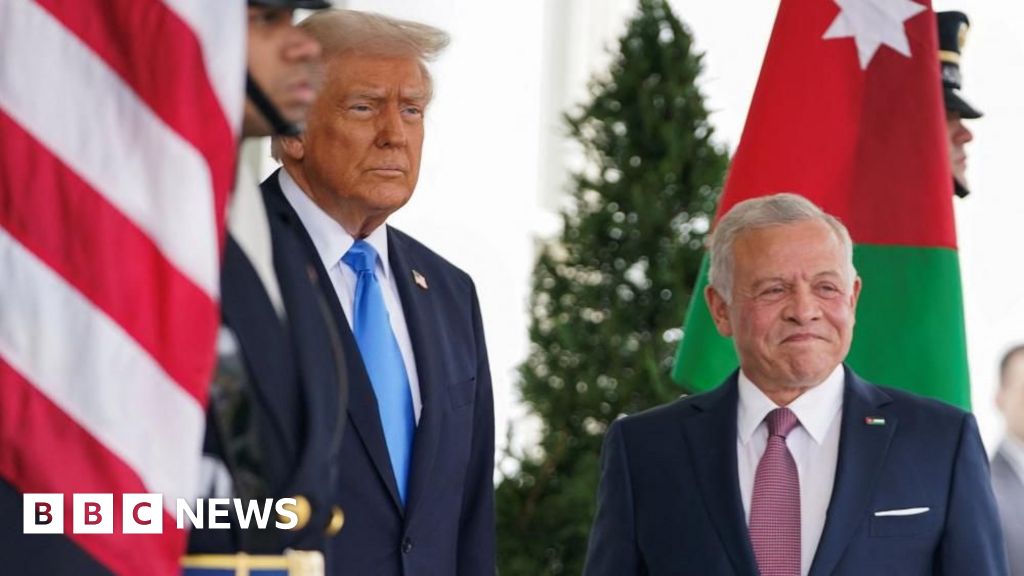 Trump bersikeras kita akan mengambil Gaza saat dia bertemu raja Jordan