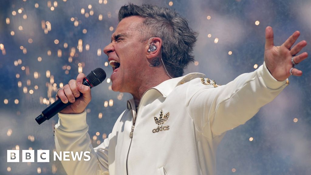 Robbie Williams says he delayed new album to avoid Taylor Swift's