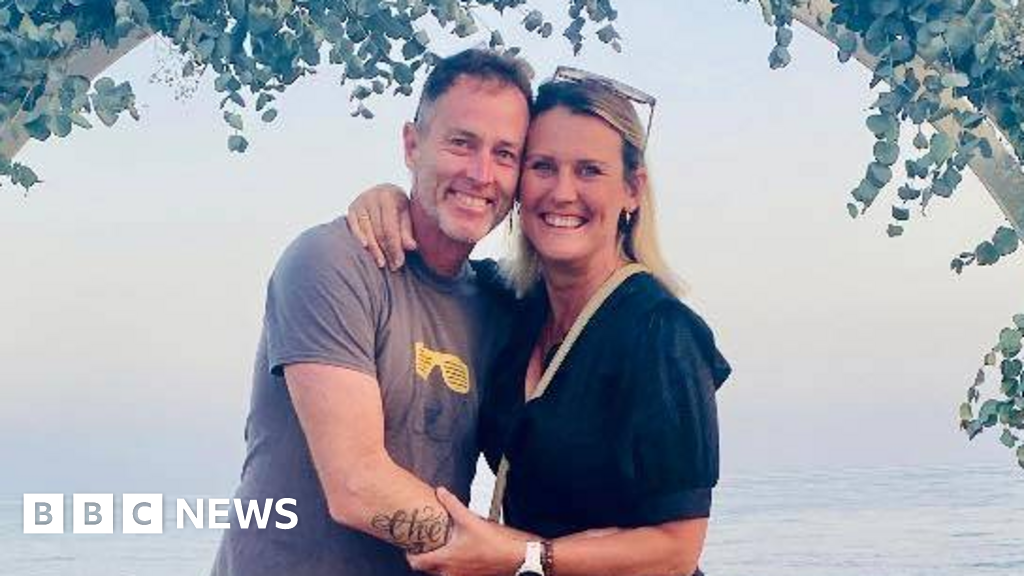 Couple detained in Iran allowed first call home