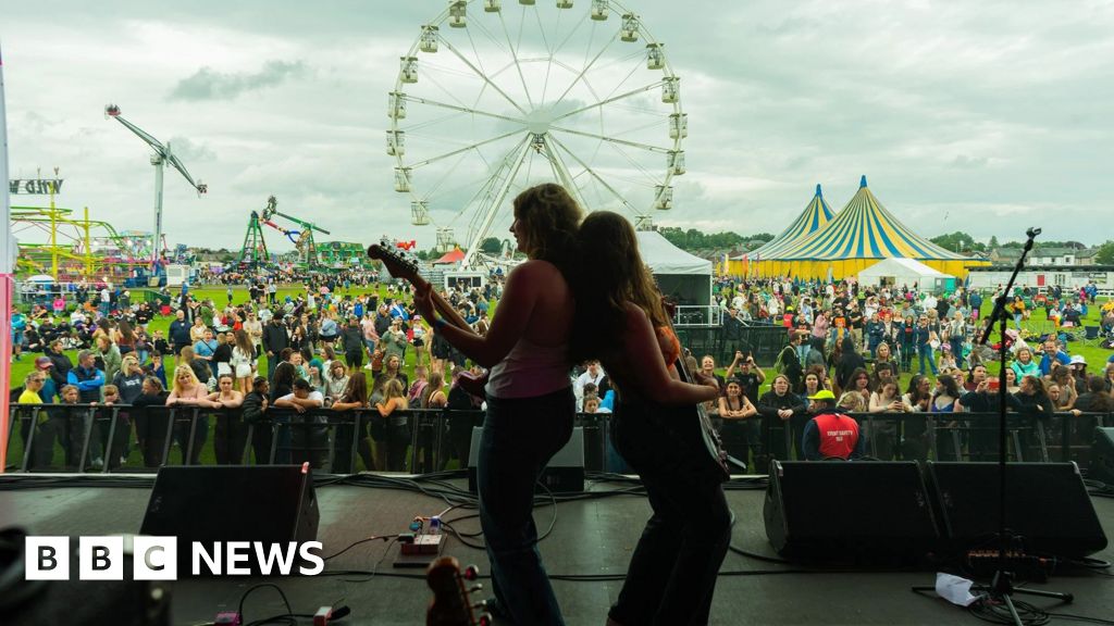 bbc.co.uk - Molly Armstrong - Dumfries Music Collective offers mentorship course - BBC News