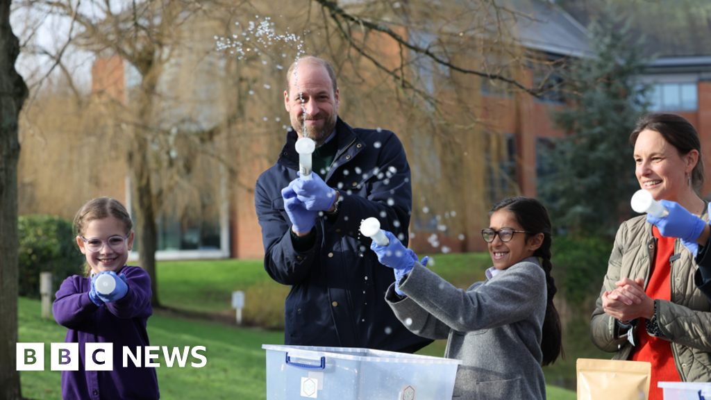 Pangeran William mengunjungi firma sains yang berbasis di Surrey Naturemetrics