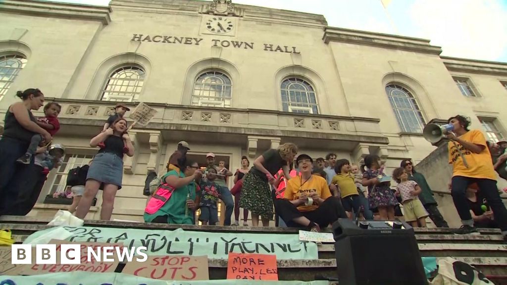 Nursery cuts 'will force families out of Hackney'