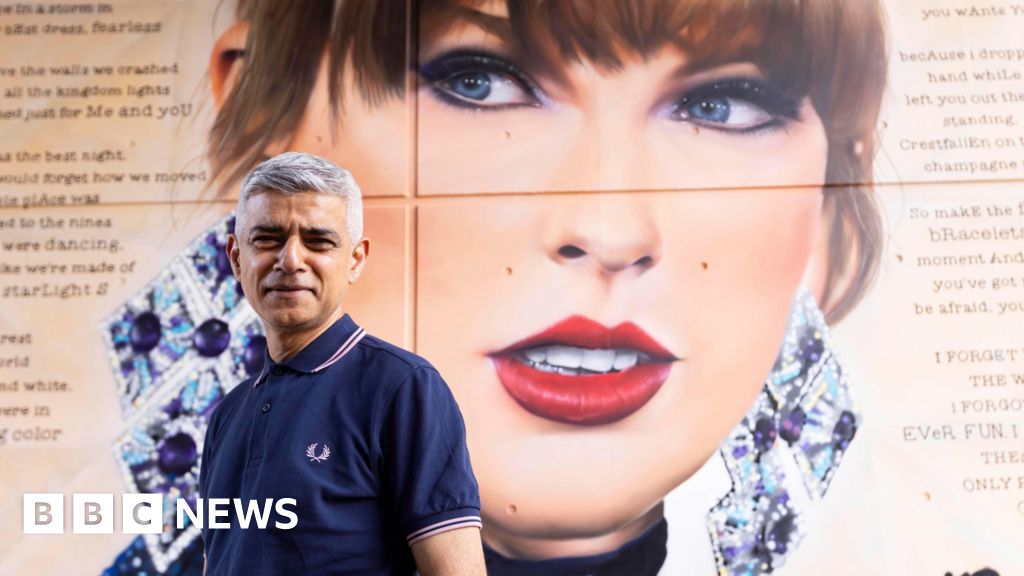 Taylor Swift: London mayor to be investigated over free tickets