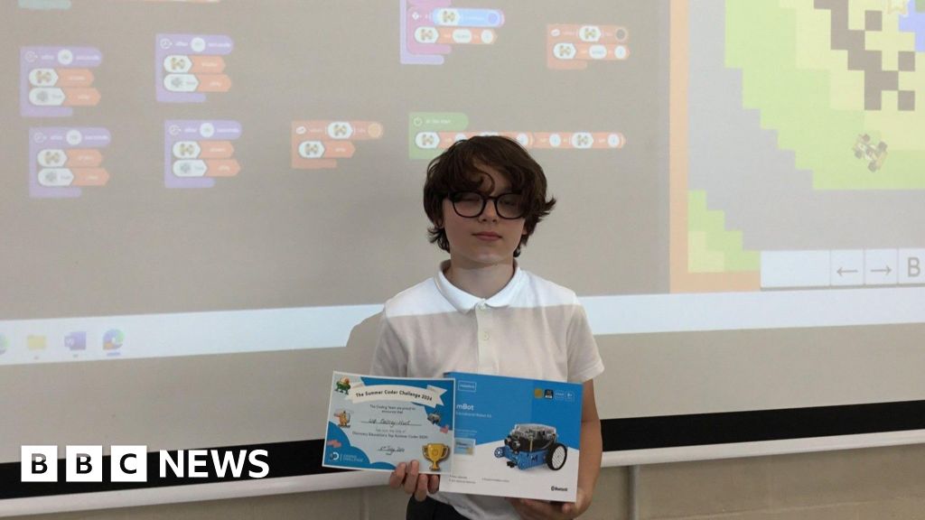 Devizes pupil wins national coding competition with racing game - BBC News
