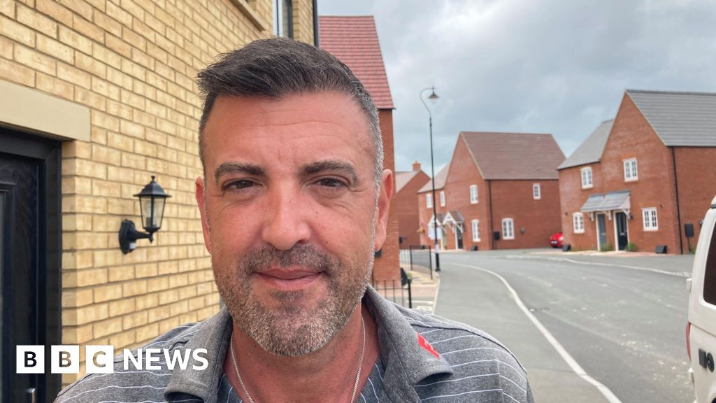 bbc.co.uk - Laura Coffey - Resident frustrated as new Towcester sports hub stays shut