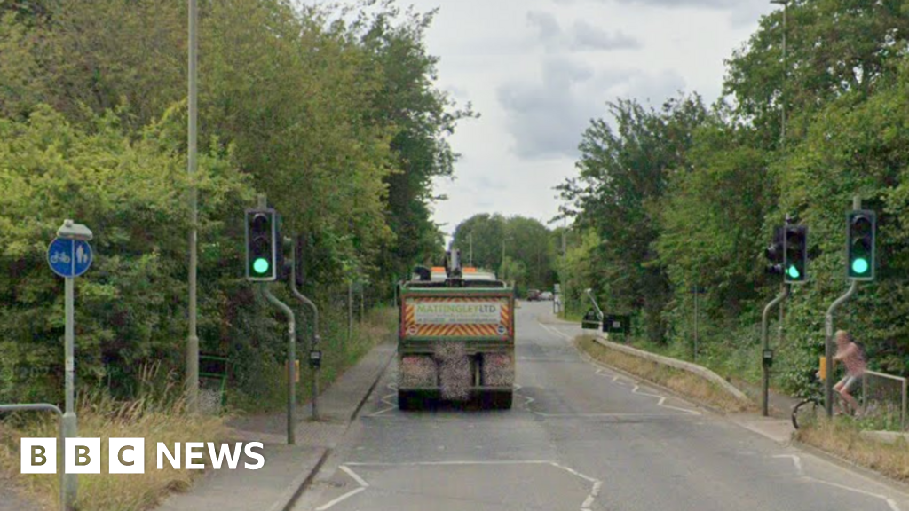 Child in hospital and driver arrested after crash near Wantage