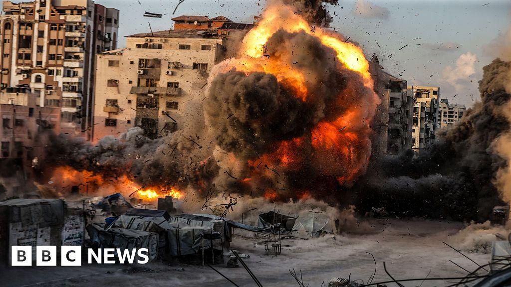 Israeli forces near Gaza City centre as Hamas reportedly prepares for street-to-street fighting