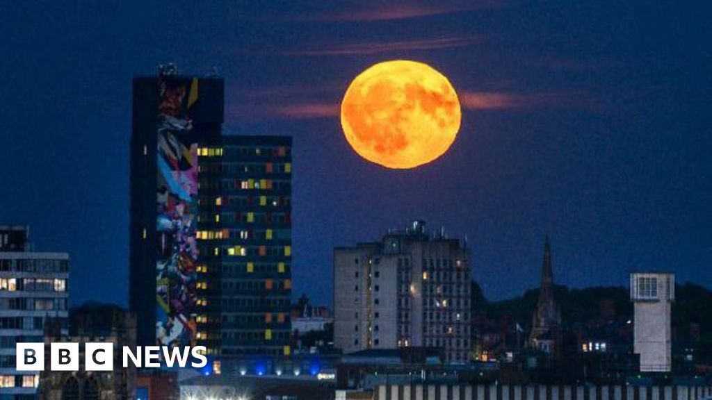 Buck Moon 2025: Orange orb shines over East Midlands