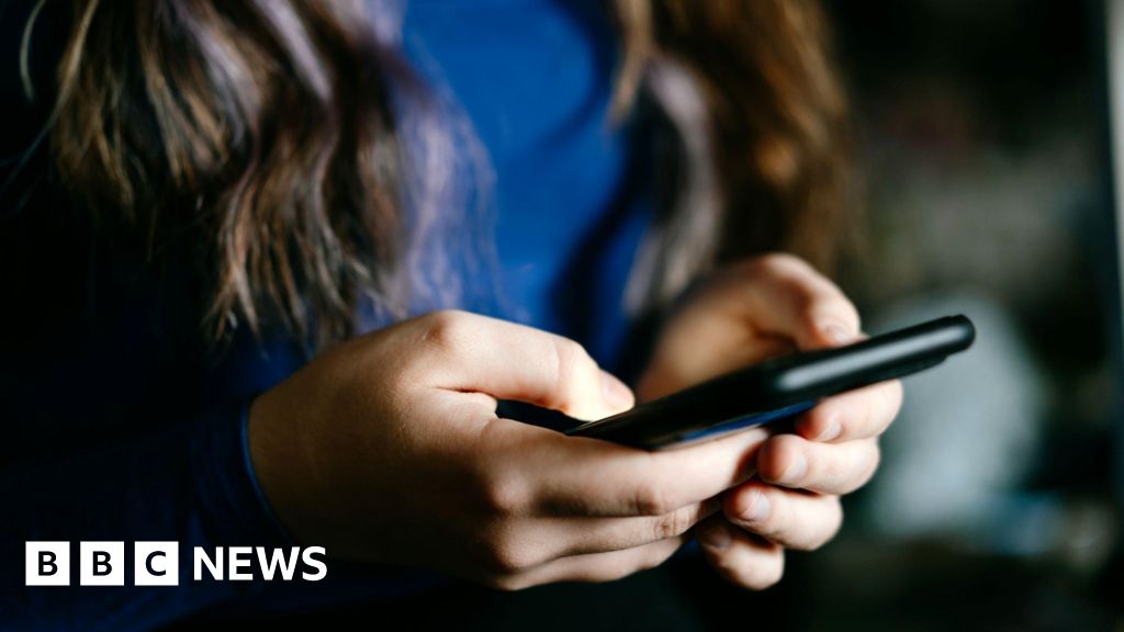 Biggest school in Highlands to become a 'no-phone zone'