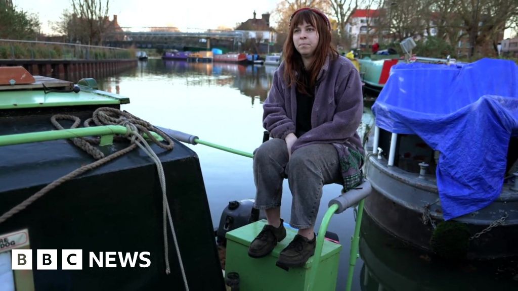 Thousands of Boat-Dwellers Face Uncertain Future as Lifestyle Hangs in Balance