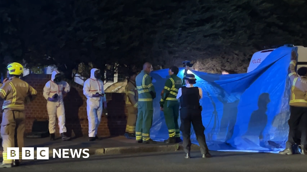 Penge: Man in hospital after falling ill following arrest