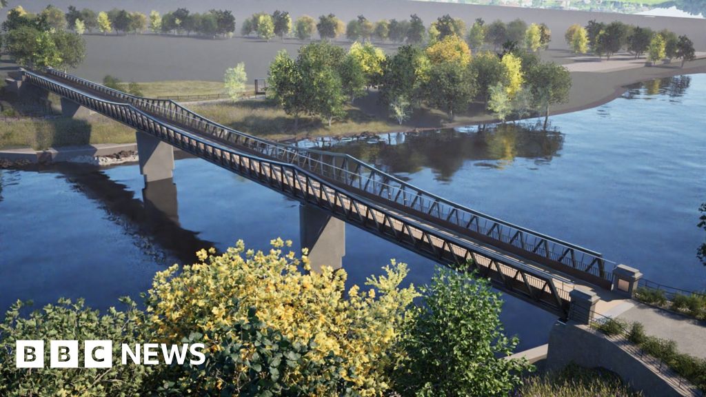 bbc.co.uk - Paul Burnell - Preston-Penwortham bridge construction begins new phase - BBC News