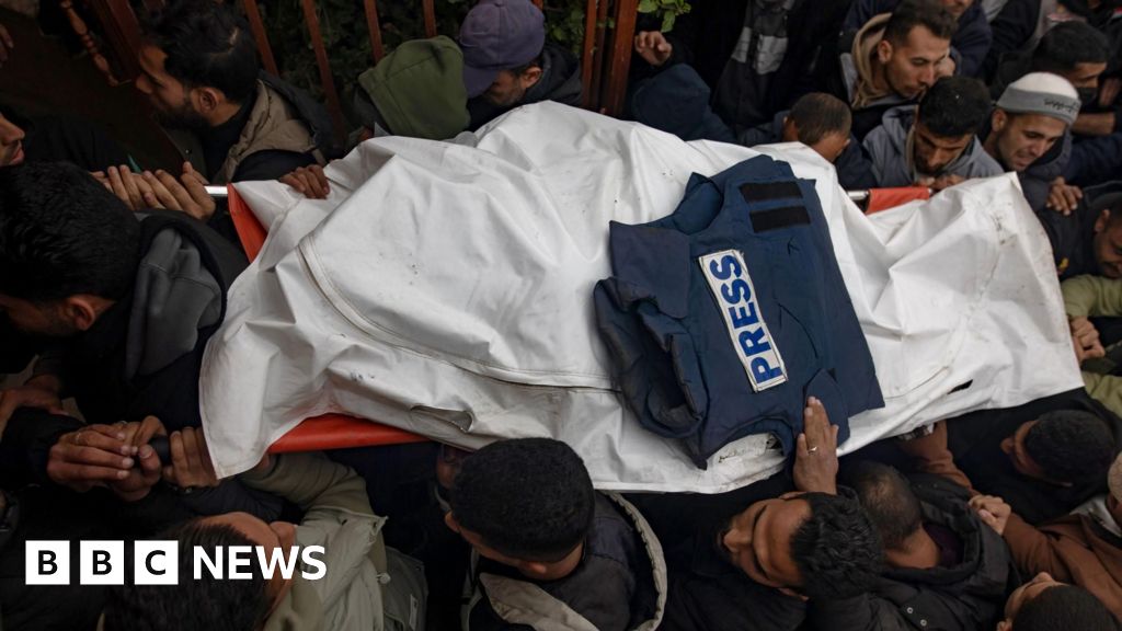 Трима палестински журналисти са били убити при израелски удар в