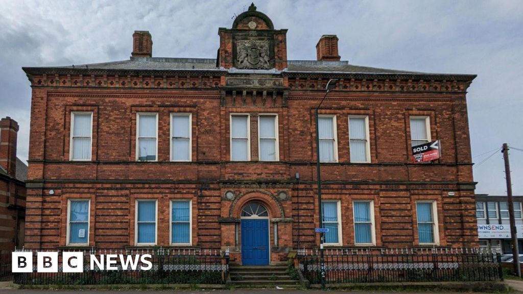bbc.co.uk - Ivan Morris Poxton - Plans unveiled to transform Grimsby's historical Customs House