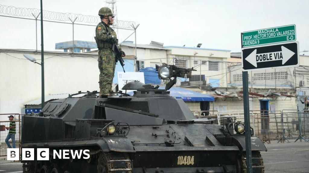 Guard and 13 inmates killed in Ecuador prison fight
