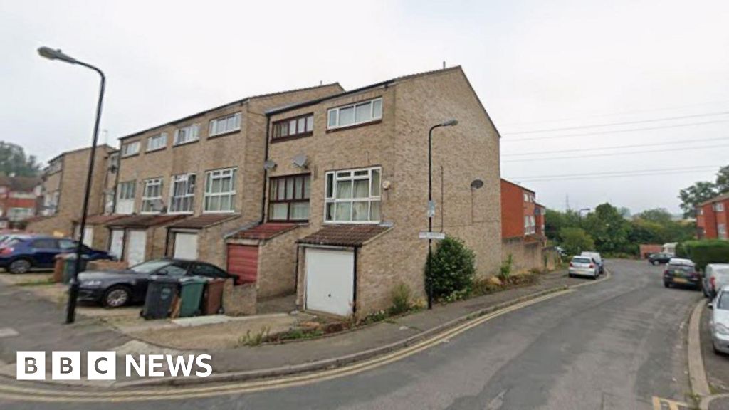 Man shot by Met Police after threats to kill