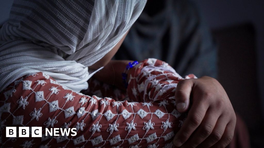 نساء محاصرات في منظومة الصحة النفسية