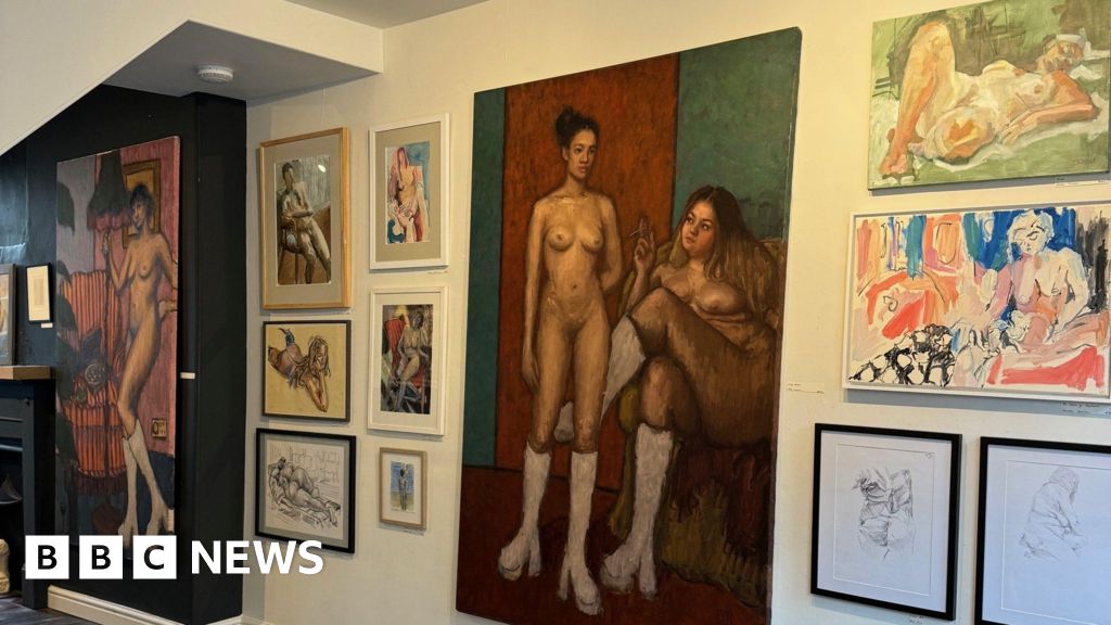 Gallery defies police and puts more nudes on show